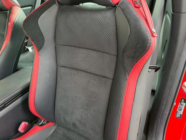 ８６ ＧＴリミテッド　ＴＲＤエアロ　ＨＫＳマフラー／サスペンション／レーシングサクション　ＢＬＩＴＺストラットタワー　ＣＲＯＳＳＳＰＥＥＤ１８インチアルミホイール　ＮＡＲＤＩステアリング　リアウイング　バックカメラ純正ナビ（63枚目）