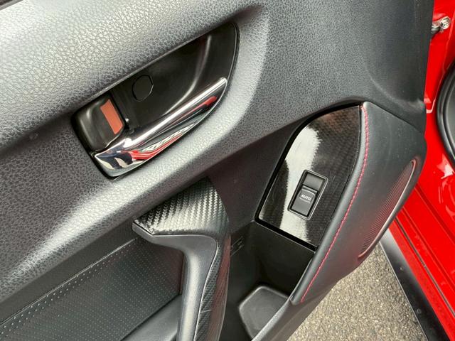 ８６ ＧＴリミテッド　ＴＲＤエアロ　ＨＫＳマフラー／サスペンション／レーシングサクション　ＢＬＩＴＺストラットタワー　ＣＲＯＳＳＳＰＥＥＤ１８インチアルミホイール　ＮＡＲＤＩステアリング　リアウイング　バックカメラ純正ナビ（65枚目）