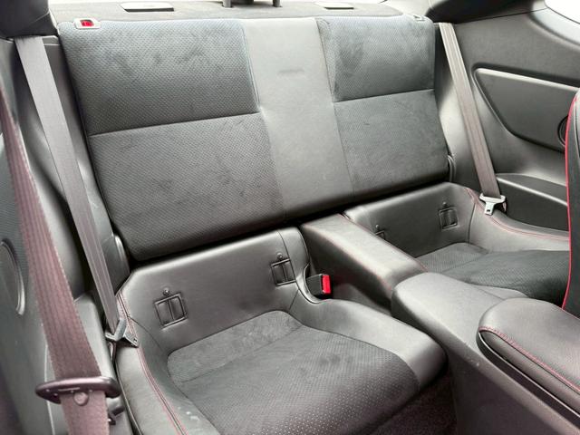 ８６ ＧＴリミテッド　ＴＲＤエアロ　ＨＫＳマフラー／サスペンション／レーシングサクション　ＢＬＩＴＺストラットタワー　ＣＲＯＳＳＳＰＥＥＤ１８インチアルミホイール　ＮＡＲＤＩステアリング　リアウイング　バックカメラ純正ナビ（67枚目）