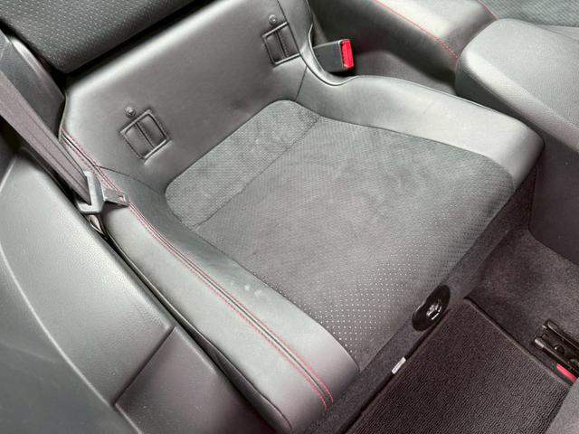 ８６ ＧＴリミテッド　ＴＲＤエアロ　ＨＫＳマフラー／サスペンション／レーシングサクション　ＢＬＩＴＺストラットタワー　ＣＲＯＳＳＳＰＥＥＤ１８インチアルミホイール　ＮＡＲＤＩステアリング　リアウイング　バックカメラ純正ナビ（69枚目）