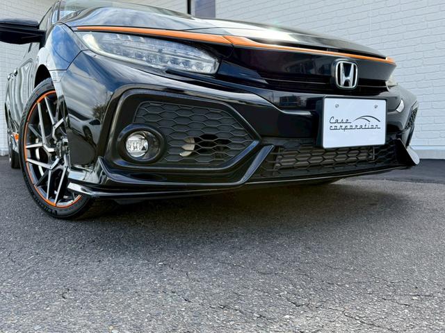 シビック ハッチバック　ホンダセンシング　モデューロ１８インチＡＷ　純正エアロパーツ　オレンジアクセントエクステリアパネル　カロッツェリア　バックカメラ　純正ドライブレコーダー　ビルトインＥＴＣ　　ステンレス製スポーツペダル　　オートクルーズ（13枚目）