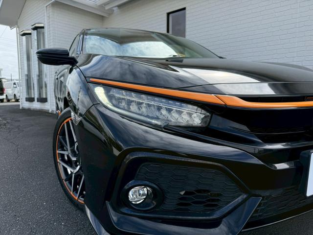 シビック ハッチバック　ホンダセンシング　モデューロ１８インチＡＷ　純正エアロパーツ　オレンジアクセントエクステリアパネル　カロッツェリア　バックカメラ　純正ドライブレコーダー　ビルトインＥＴＣ　　ステンレス製スポーツペダル　　オートクルーズ（17枚目）