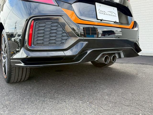 シビック ハッチバック　ホンダセンシング　モデューロ１８インチＡＷ　純正エアロパーツ　オレンジアクセントエクステリアパネル　カロッツェリア　バックカメラ　純正ドライブレコーダー　ビルトインＥＴＣ　　ステンレス製スポーツペダル　　オートクルーズ（29枚目）