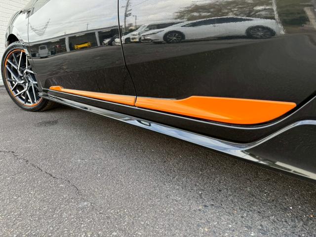 シビック ハッチバック　ホンダセンシング　モデューロ１８インチＡＷ　純正エアロパーツ　オレンジアクセントエクステリアパネル　カロッツェリア　バックカメラ　純正ドライブレコーダー　ビルトインＥＴＣ　　ステンレス製スポーツペダル　　オートクルーズ（31枚目）