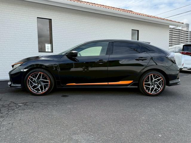 シビック ハッチバック　ホンダセンシング　モデューロ１８インチＡＷ　純正エアロパーツ　オレンジアクセントエクステリアパネル　カロッツェリア　バックカメラ　純正ドライブレコーダー　ビルトインＥＴＣ　　ステンレス製スポーツペダル　　オートクルーズ（35枚目）