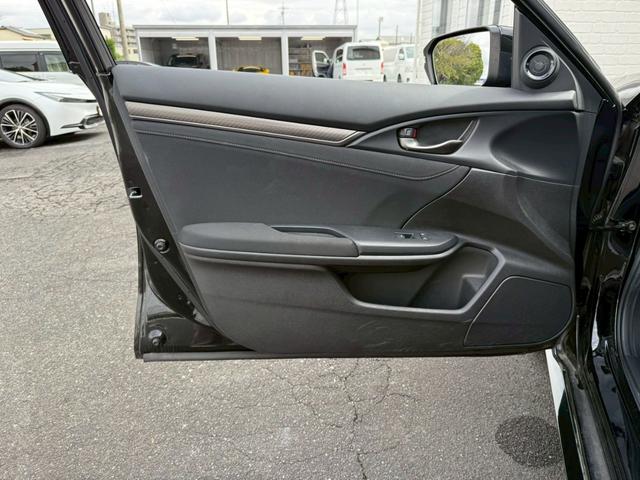 シビック ハッチバック　ホンダセンシング　モデューロ１８インチＡＷ　純正エアロパーツ　オレンジアクセントエクステリアパネル　カロッツェリア　バックカメラ　純正ドライブレコーダー　ビルトインＥＴＣ　　ステンレス製スポーツペダル　　オートクルーズ（60枚目）