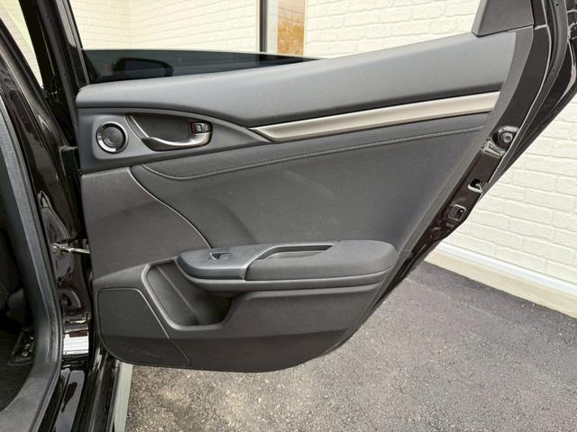 シビック ハッチバック　ホンダセンシング　モデューロ１８インチＡＷ　純正エアロパーツ　オレンジアクセントエクステリアパネル　カロッツェリア　バックカメラ　純正ドライブレコーダー　ビルトインＥＴＣ　　ステンレス製スポーツペダル　　オートクルーズ（65枚目）