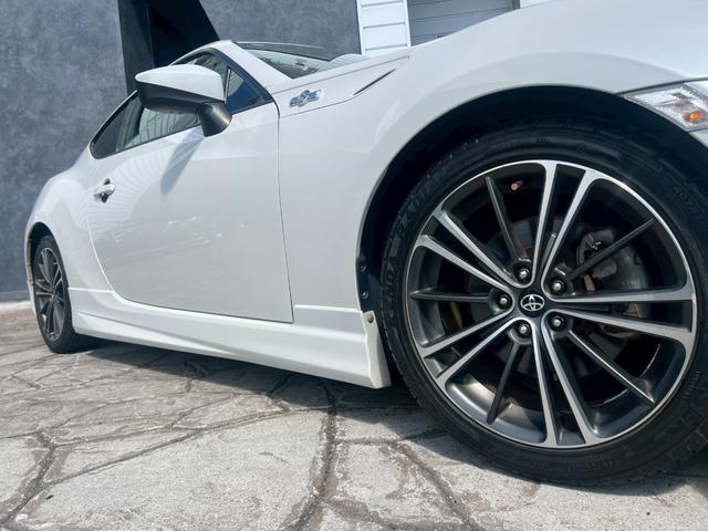 ８６ ＧＴ　純正ナビ　ＴＶ　純正１７インチＡＷ　モデリスタエアロ（Ｆ．Ｓ．Ｒ）　６速ＭＴ　５Ｚｉｇｅｎマフラー　スマートキー　純正革巻きステアリング　Ｂｌｕｅｔｏｏｔｈ　ＥＴＣ　デジタルインナーミラー（16枚目）