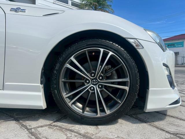 ８６ ＧＴ　純正ナビ　ＴＶ　純正１７インチＡＷ　モデリスタエアロ（Ｆ．Ｓ．Ｒ）　６速ＭＴ　５Ｚｉｇｅｎマフラー　スマートキー　純正革巻きステアリング　Ｂｌｕｅｔｏｏｔｈ　ＥＴＣ　デジタルインナーミラー（17枚目）