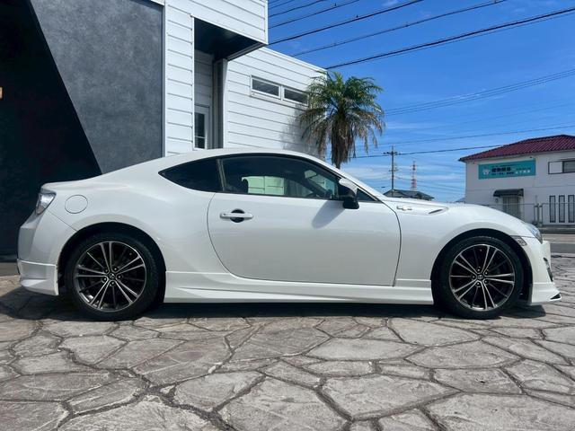 ８６ ＧＴ　純正ナビ　ＴＶ　純正１７インチＡＷ　モデリスタエアロ（Ｆ．Ｓ．Ｒ）　６速ＭＴ　５Ｚｉｇｅｎマフラー　スマートキー　純正革巻きステアリング　Ｂｌｕｅｔｏｏｔｈ　ＥＴＣ　デジタルインナーミラー（19枚目）