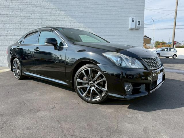 クラウン アスリートＧパッケージ　サンルーフ　純正ナビ　フルセグＴＶ　バックカメラ　ＨＩＤヘッドライト　プッシュボタンスタート　スマートキー　ＤＶＤ　パワーシート　アクセサリーソケット　電動サンシェード　ＴＲＤ１９インチアルミホイール（9枚目）