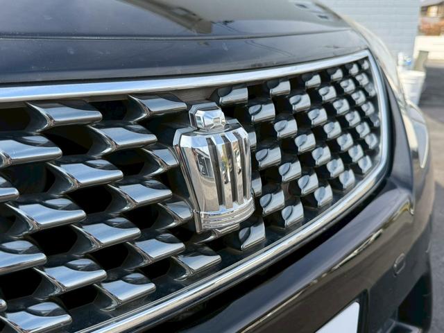 クラウン アスリートＧパッケージ　サンルーフ　純正ナビ　フルセグＴＶ　バックカメラ　ＨＩＤヘッドライト　プッシュボタンスタート　スマートキー　ＤＶＤ　パワーシート　アクセサリーソケット　電動サンシェード　ＴＲＤ１９インチアルミホイール（11枚目）