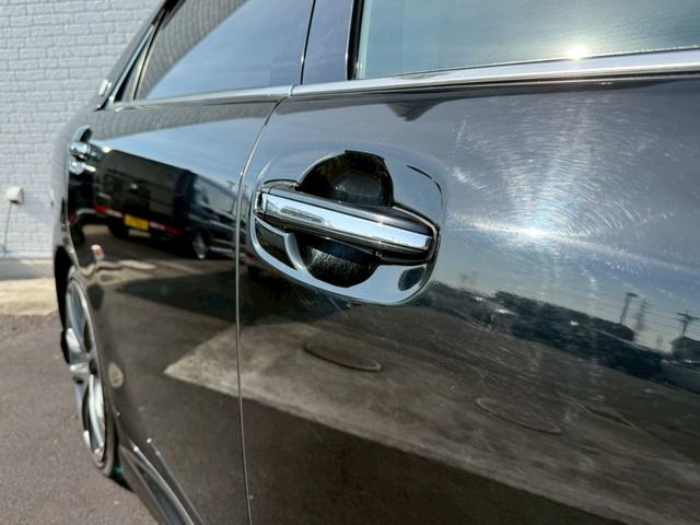 クラウン アスリートＧパッケージ　サンルーフ　純正ナビ　フルセグＴＶ　バックカメラ　ＨＩＤヘッドライト　プッシュボタンスタート　スマートキー　ＤＶＤ　パワーシート　アクセサリーソケット　電動サンシェード　ＴＲＤ１９インチアルミホイール（15枚目）