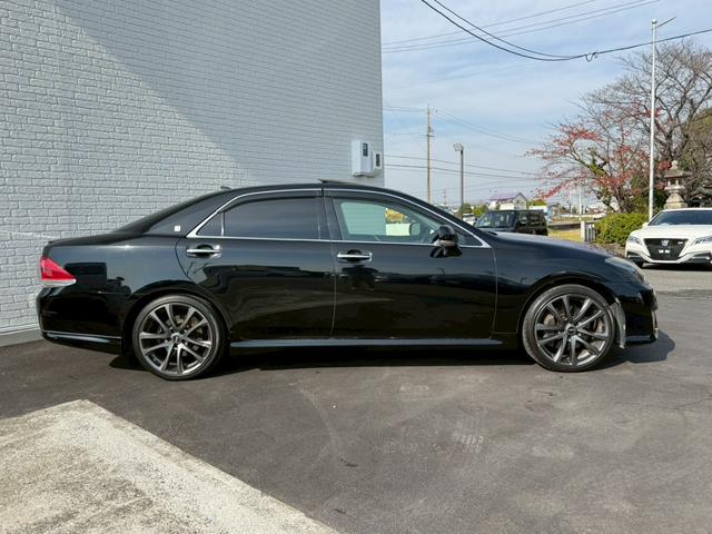 クラウン アスリートＧパッケージ　サンルーフ　純正ナビ　フルセグＴＶ　バックカメラ　ＨＩＤヘッドライト　プッシュボタンスタート　スマートキー　ＤＶＤ　パワーシート　アクセサリーソケット　電動サンシェード　ＴＲＤ１９インチアルミホイール（19枚目）