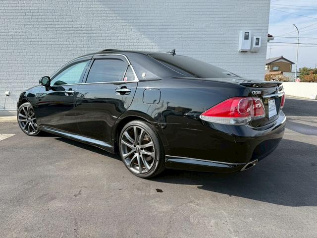 クラウン アスリートＧパッケージ　サンルーフ　純正ナビ　フルセグＴＶ　バックカメラ　ＨＩＤヘッドライト　プッシュボタンスタート　スマートキー　ＤＶＤ　パワーシート　アクセサリーソケット　電動サンシェード　ＴＲＤ１９インチアルミホイール（23枚目）