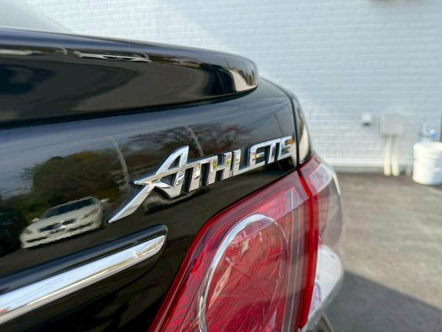 クラウン アスリートＧパッケージ　サンルーフ　純正ナビ　フルセグＴＶ　バックカメラ　ＨＩＤヘッドライト　プッシュボタンスタート　スマートキー　ＤＶＤ　パワーシート　アクセサリーソケット　電動サンシェード　ＴＲＤ１９インチアルミホイール（27枚目）