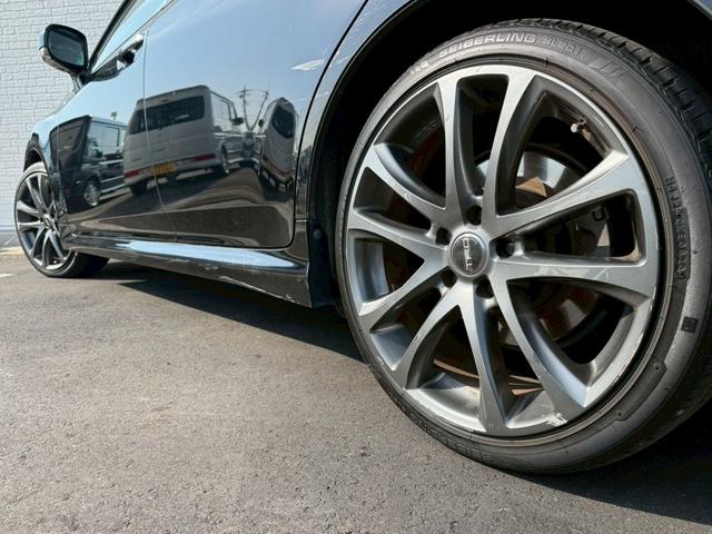 クラウン アスリートＧパッケージ　サンルーフ　純正ナビ　フルセグＴＶ　バックカメラ　ＨＩＤヘッドライト　プッシュボタンスタート　スマートキー　ＤＶＤ　パワーシート　アクセサリーソケット　電動サンシェード　ＴＲＤ１９インチアルミホイール（29枚目）