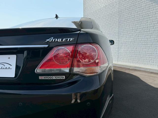 クラウン アスリートＧパッケージ　サンルーフ　純正ナビ　フルセグＴＶ　バックカメラ　ＨＩＤヘッドライト　プッシュボタンスタート　スマートキー　ＤＶＤ　パワーシート　アクセサリーソケット　電動サンシェード　ＴＲＤ１９インチアルミホイール（32枚目）