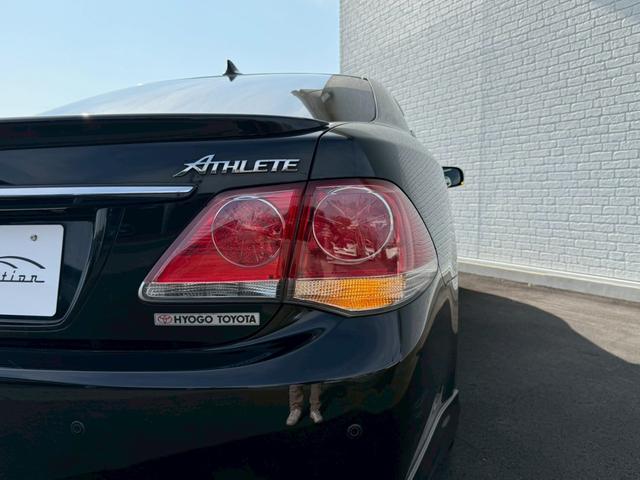 クラウン アスリートＧパッケージ　サンルーフ　純正ナビ　フルセグＴＶ　バックカメラ　ＨＩＤヘッドライト　プッシュボタンスタート　スマートキー　ＤＶＤ　パワーシート　アクセサリーソケット　電動サンシェード　ＴＲＤ１９インチアルミホイール（33枚目）