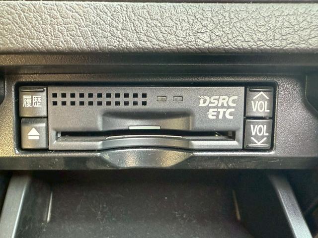 クラウン アスリートＧパッケージ　サンルーフ　純正ナビ　フルセグＴＶ　バックカメラ　ＨＩＤヘッドライト　プッシュボタンスタート　スマートキー　ＤＶＤ　パワーシート　アクセサリーソケット　電動サンシェード　ＴＲＤ１９インチアルミホイール（44枚目）