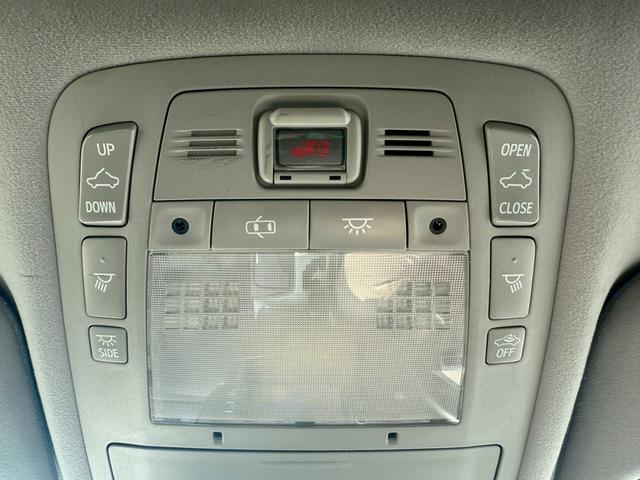 クラウン アスリートＧパッケージ　サンルーフ　純正ナビ　フルセグＴＶ　バックカメラ　ＨＩＤヘッドライト　プッシュボタンスタート　スマートキー　ＤＶＤ　パワーシート　アクセサリーソケット　電動サンシェード　ＴＲＤ１９インチアルミホイール（46枚目）