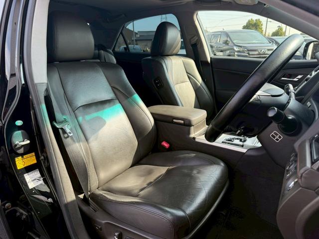 クラウン アスリートＧパッケージ　サンルーフ　純正ナビ　フルセグＴＶ　バックカメラ　ＨＩＤヘッドライト　プッシュボタンスタート　スマートキー　ＤＶＤ　パワーシート　アクセサリーソケット　電動サンシェード　ＴＲＤ１９インチアルミホイール（56枚目）