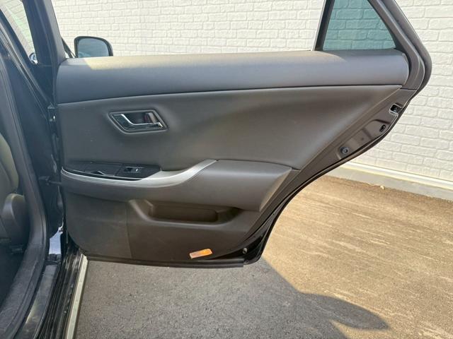 クラウン アスリートＧパッケージ　サンルーフ　純正ナビ　フルセグＴＶ　バックカメラ　ＨＩＤヘッドライト　プッシュボタンスタート　スマートキー　ＤＶＤ　パワーシート　アクセサリーソケット　電動サンシェード　ＴＲＤ１９インチアルミホイール（72枚目）