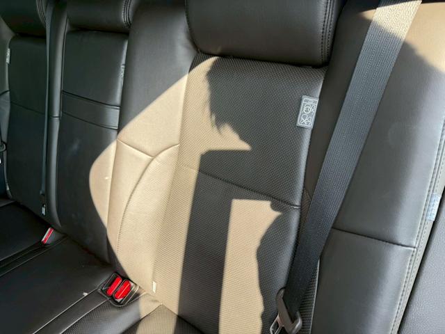 クラウン アスリートＧパッケージ　サンルーフ　純正ナビ　フルセグＴＶ　バックカメラ　ＨＩＤヘッドライト　プッシュボタンスタート　スマートキー　ＤＶＤ　パワーシート　アクセサリーソケット　電動サンシェード　ＴＲＤ１９インチアルミホイール（74枚目）