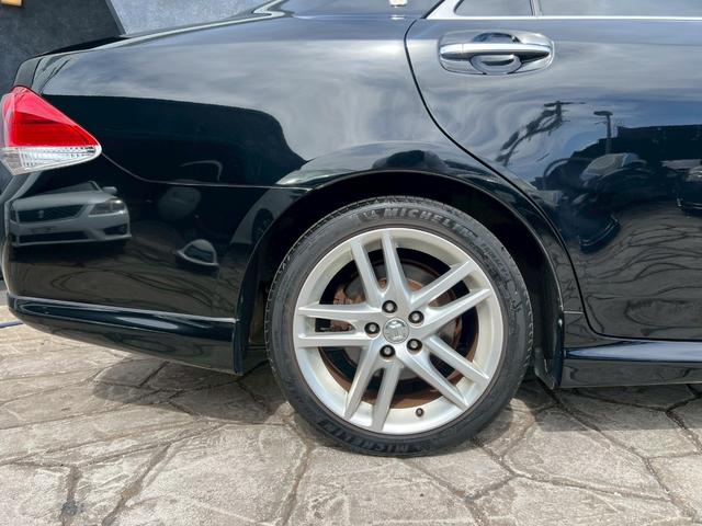 クラウン アスリート　スペシャルナビパッケージ　メーカーナビ　バックカメラ　ＥＴＣ　シートカバー　プッシュボタンスタート　サイドエアバッグ　盗難防止装置　オートクルーズ　オートエアコン　ＥＴＣ付き　エアバッグ　衝突安全ボディ　ＤＶＤ再生　ＨＤＤナビ（20枚目）