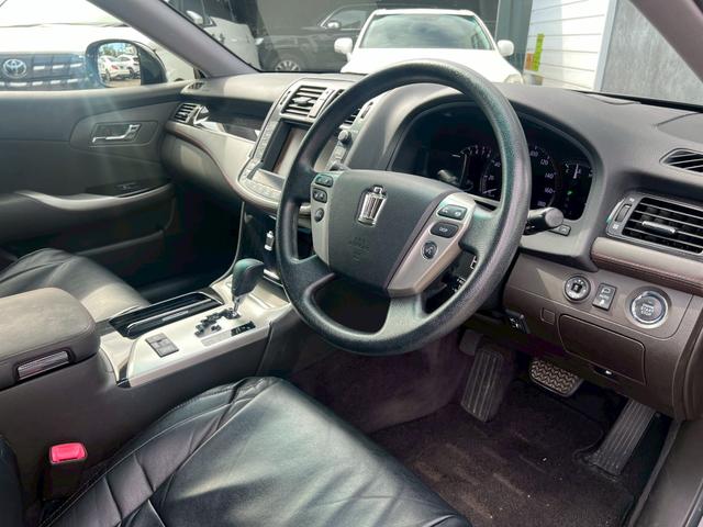 クラウン アスリート　スペシャルナビパッケージ　メーカーナビ　バックカメラ　ＥＴＣ　シートカバー　プッシュボタンスタート　サイドエアバッグ　盗難防止装置　オートクルーズ　オートエアコン　ＥＴＣ付き　エアバッグ　衝突安全ボディ　ＤＶＤ再生　ＨＤＤナビ（37枚目）