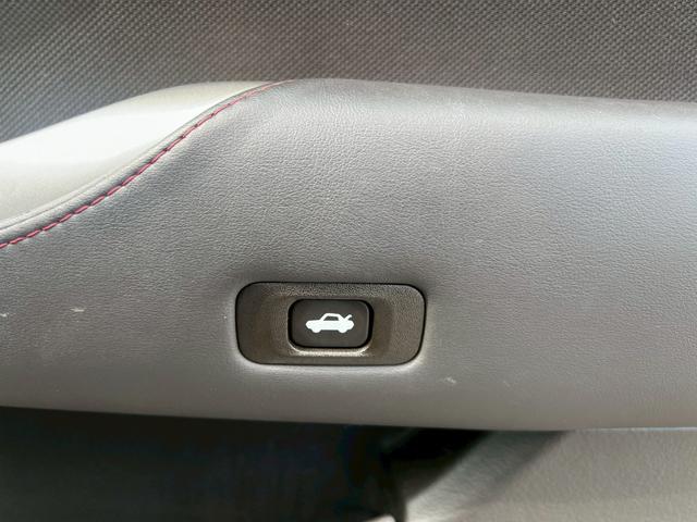 クラウン アスリート　スペシャルナビパッケージ　メーカーナビ　バックカメラ　ＥＴＣ　シートカバー　プッシュボタンスタート　サイドエアバッグ　盗難防止装置　オートクルーズ　オートエアコン　ＥＴＣ付き　エアバッグ　衝突安全ボディ　ＤＶＤ再生　ＨＤＤナビ（52枚目）