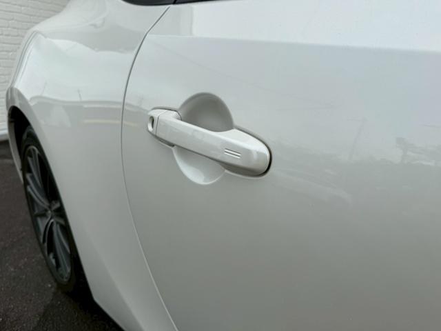 86 GT 純正7インチナビ バックカメラ ETC TV ディスチャージライト オートエアコン オートライト スマートキー プッシュボタンスタート 純正17インチアルミホイール MT車 スペアキー ドラレコ(18枚目)