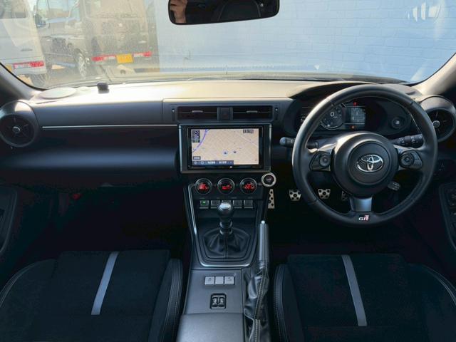 GR86 RZ MT TRDエアロ(F/S/R) 純正9インチナビ シートヒーター リアフォグ バックカメラ フルセグTV クルーズコントロール LEDヘッドライト ETC ハーフレザーシート 後側方警戒支援システム(40枚目)