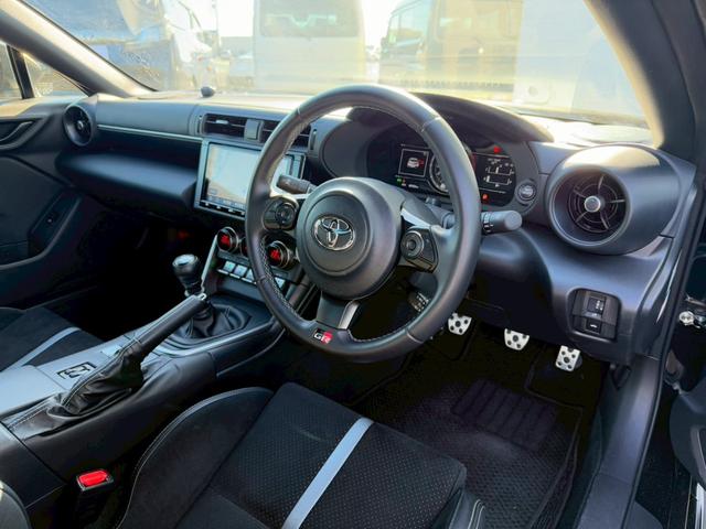 GR86 RZ MT TRDエアロ(F/S/R) 純正9インチナビ シートヒーター リアフォグ バックカメラ フルセグTV クルーズコントロール LEDヘッドライト ETC ハーフレザーシート 後側方警戒支援システム(41枚目)