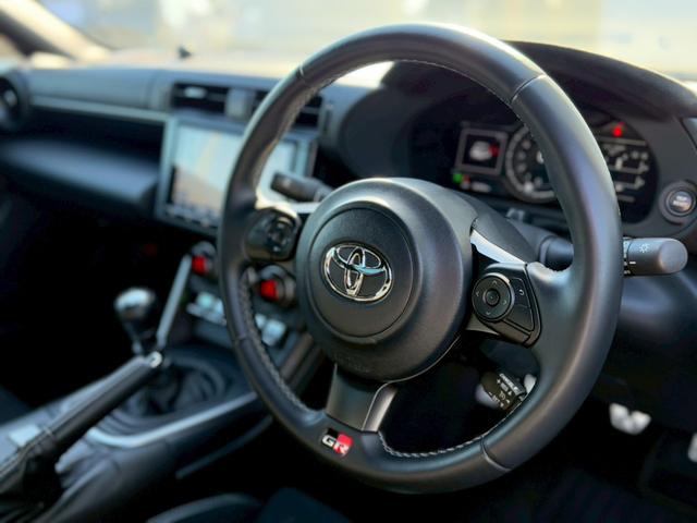 GR86 RZ MT TRDエアロ(F/S/R) 純正9インチナビ シートヒーター リアフォグ バックカメラ フルセグTV クルーズコントロール LEDヘッドライト ETC ハーフレザーシート 後側方警戒支援システム(43枚目)