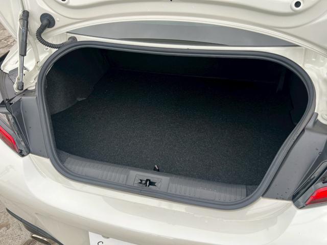 GR86 RZ 6速MT 純正18インチAW 黒革ウルトラスエードコンビシート シートヒーター クルーズコントロール スポーツアルミペダル LEDヘッドライト 純正ナビ フルセグTV スマートキー ハーフレザーシート(64枚目)