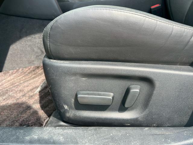 クラウンハイブリッド アスリートG サンルーフ メーカーオプション18インチアルミ 純正ナビ TV バックモニター ブラックレザーシート プリクラッシュセーフティ ETC プッシュボタンスタート 電動リアシェード パワーシート電格ミラー(63枚目)