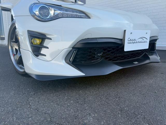 ８６ ＧＴ　ＴＲＤエアロＬＥＤ付（Ｆ／Ｓ／Ｒ／トランク）　ブレンボブレーキ　ＡＤＶＡＮレーシングＧＴ１８インチアルミホイール　ブリッツ車高調　ＧＲｅｄｄｙステアリング　ケンウッドナビ　バックモニター　オートライト（12枚目）