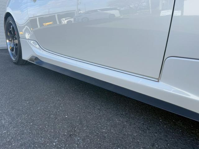 ８６ ＧＴ　ＴＲＤエアロＬＥＤ付（Ｆ／Ｓ／Ｒ／トランク）　ブレンボブレーキ　ＡＤＶＡＮレーシングＧＴ１８インチアルミホイール　ブリッツ車高調　ＧＲｅｄｄｙステアリング　ケンウッドナビ　バックモニター　オートライト（14枚目）