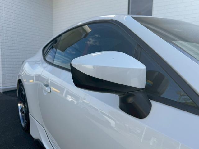 ８６ ＧＴ　ＴＲＤエアロＬＥＤ付（Ｆ／Ｓ／Ｒ／トランク）　ブレンボブレーキ　ＡＤＶＡＮレーシングＧＴ１８インチアルミホイール　ブリッツ車高調　ＧＲｅｄｄｙステアリング　ケンウッドナビ　バックモニター　オートライト（18枚目）