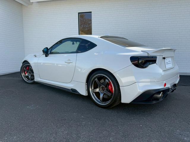 ８６ ＧＴ　ＴＲＤエアロＬＥＤ付（Ｆ／Ｓ／Ｒ／トランク）　ブレンボブレーキ　ＡＤＶＡＮレーシングＧＴ１８インチアルミホイール　ブリッツ車高調　ＧＲｅｄｄｙステアリング　ケンウッドナビ　バックモニター　オートライト（23枚目）