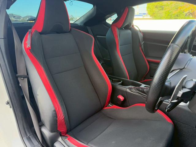 ８６ ＧＴ　ＴＲＤエアロＬＥＤ付（Ｆ／Ｓ／Ｒ／トランク）　ブレンボブレーキ　ＡＤＶＡＮレーシングＧＴ１８インチアルミホイール　ブリッツ車高調　ＧＲｅｄｄｙステアリング　ケンウッドナビ　バックモニター　オートライト（53枚目）