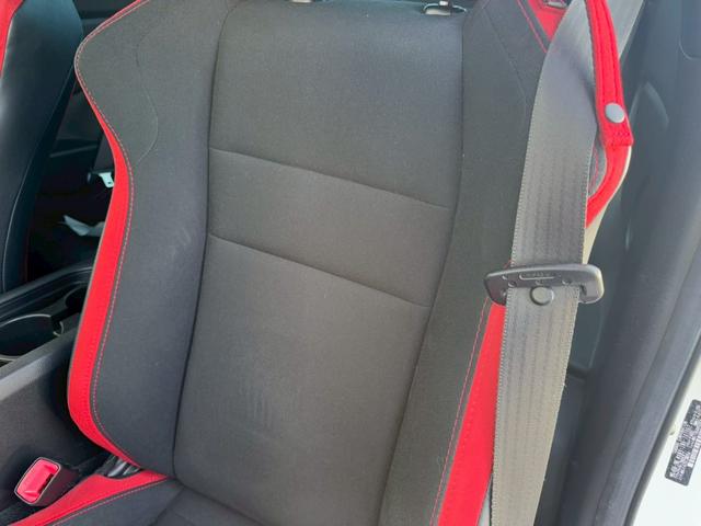 ８６ ＧＴ　ＴＲＤエアロＬＥＤ付（Ｆ／Ｓ／Ｒ／トランク）　ブレンボブレーキ　ＡＤＶＡＮレーシングＧＴ１８インチアルミホイール　ブリッツ車高調　ＧＲｅｄｄｙステアリング　ケンウッドナビ　バックモニター　オートライト（59枚目）