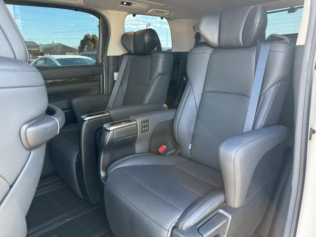 アルファード ２．５Ｓ　Ｃパッケージ　モデリスタエアロ　シグネチャーイルミ　サンルーフ　アルパイン１０インチナビ　アルパイン後席モニター　デジタルインナーミラー　前後ドラレコ　スペアタイヤ　ブラインドスポットモニター　両側電動スライドドア（70枚目）