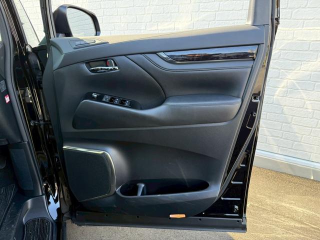 アルファード 2.5S Cパッケージ モデリスタエアロ/シグネチャーイルミ/20インチAW CD/DVD 後席モニター 寒冷地仕様 ETC2.0 バックモニター 両側電動スライドドア パワーバックドア シートヒーター/クーラー 社外サス(61枚目)