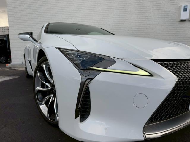 LC LC500 Lパッケージ パノラマルーフ 純正21インチアルミ マークレビンソンサウンド 寒冷地仕様 ヘッドアップディスプレイ ブラインドスポットモニター ブリージーブルー内装 ETC2.0 ステアリングヒーター バックカメラ(17枚目)