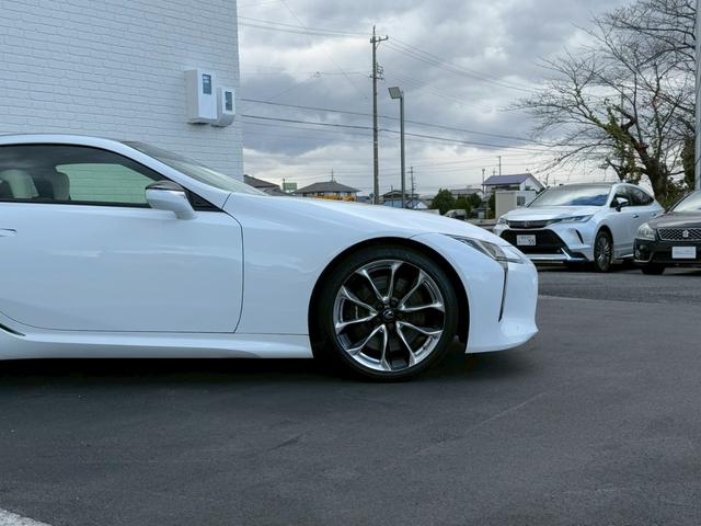 LC LC500 Lパッケージ パノラマルーフ 純正21インチアルミ マークレビンソンサウンド 寒冷地仕様 ヘッドアップディスプレイ ブラインドスポットモニター ブリージーブルー内装 ETC2.0 ステアリングヒーター バックカメラ(21枚目)