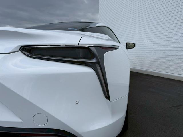 LC LC500 Lパッケージ パノラマルーフ 純正21インチアルミ マークレビンソンサウンド 寒冷地仕様 ヘッドアップディスプレイ ブラインドスポットモニター ブリージーブルー内装 ETC2.0 ステアリングヒーター バックカメラ(32枚目)