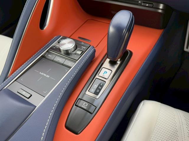 LC LC500 Lパッケージ パノラマルーフ 純正21インチアルミ マークレビンソンサウンド 寒冷地仕様 ヘッドアップディスプレイ ブラインドスポットモニター ブリージーブルー内装 ETC2.0 ステアリングヒーター バックカメラ(54枚目)