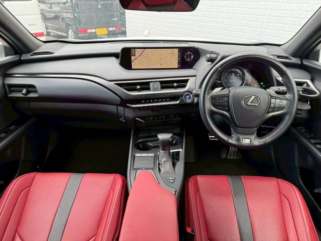 UX UX250h Fスポーツ 3眼LEDヘッドライト 赤革シート 純正ナビ フルセグTV ETC2.0 パワーシート シートヒーター シートクーラー ステアリングヒーター バックカメラ パワーバックドアドラレコ ブラインドスポット(2枚目)